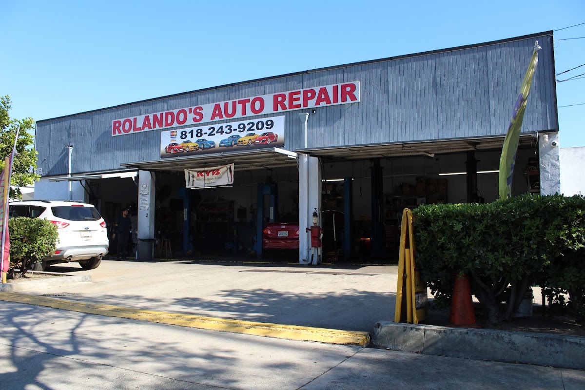 Rolando's Auto Repair storefront in Glendale