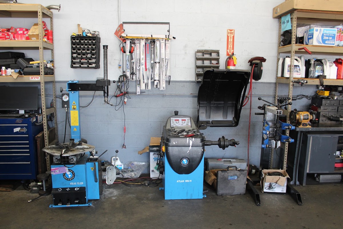Rolando's Auto Repair shop