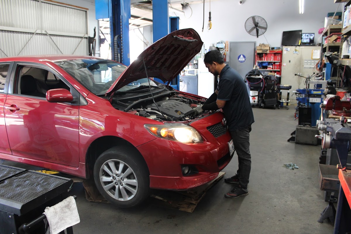 Rolando's Auto Repair shop